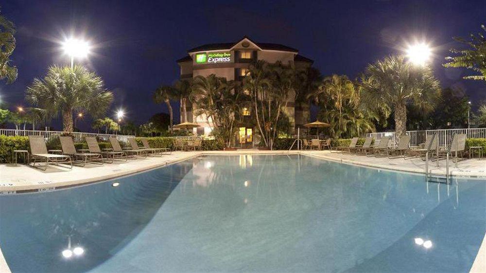 Holiday Inn Express Fort Lauderdale North - Executive Airport By Ihg Exterior foto
